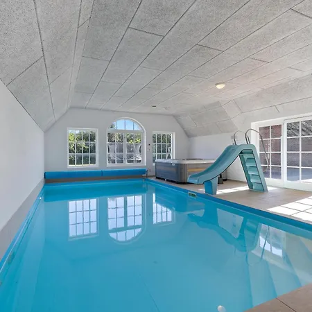 2038 Feriehus *